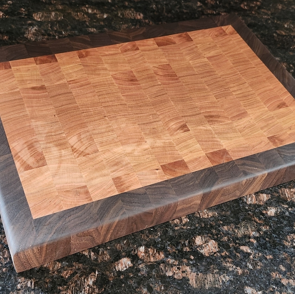 Wooden Cutting Board with Dark Border